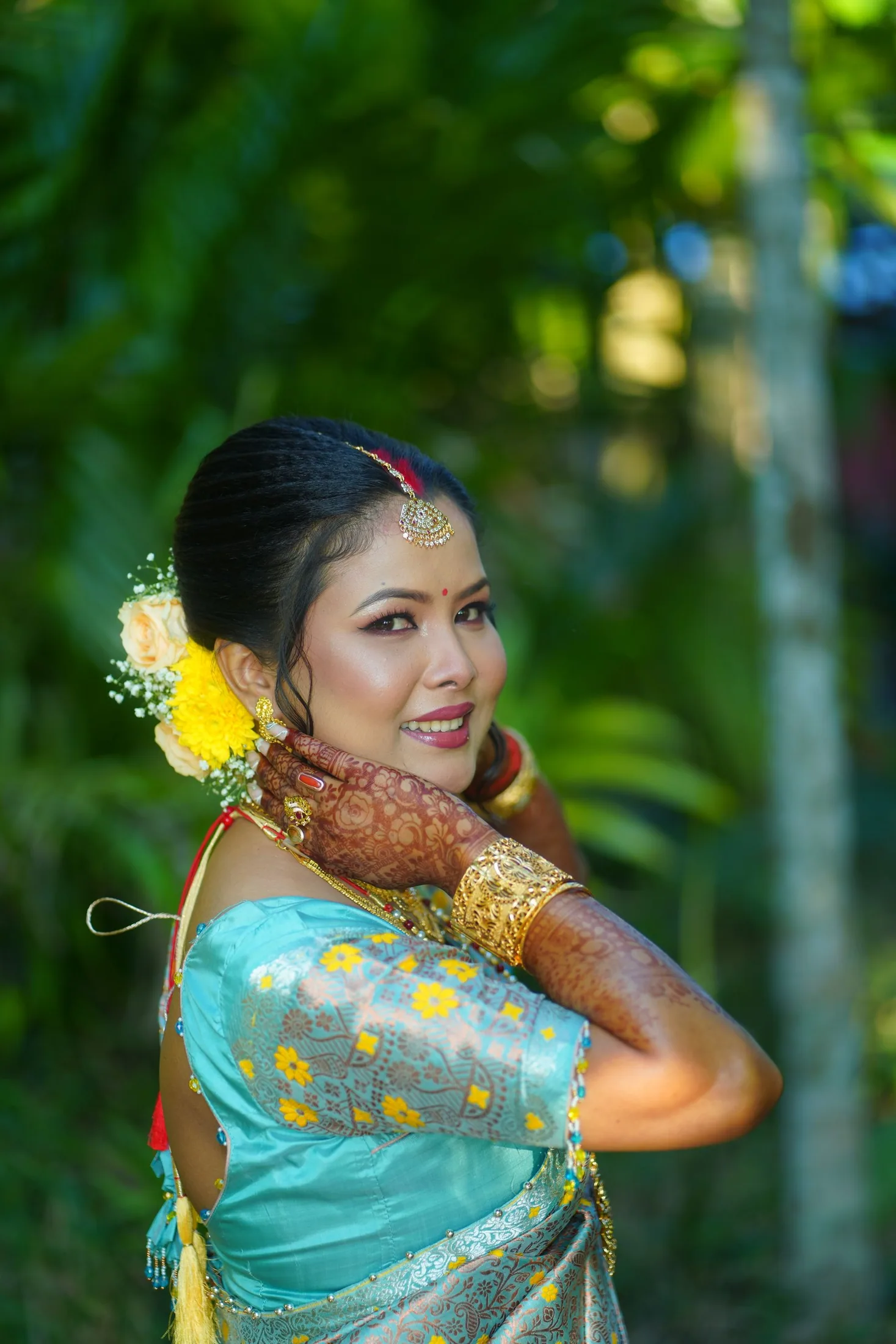 Choosing a Hairstyle for Your Bridal Outfit article cover